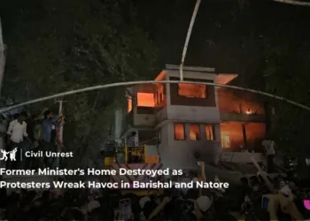 Protesters Destroy Homes of Former Politicians